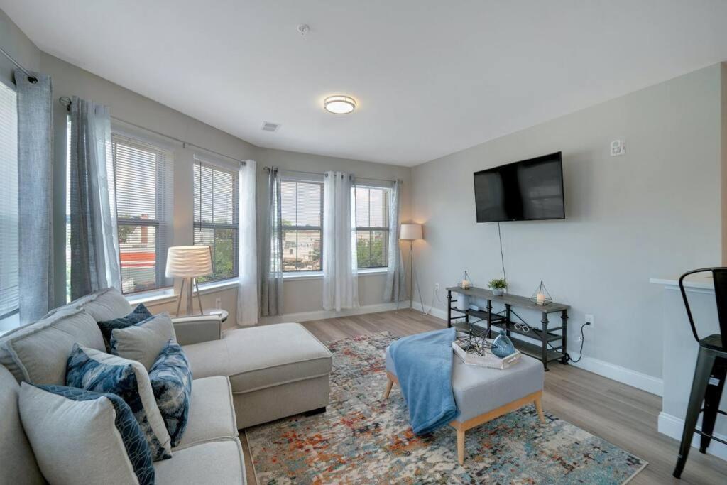 Beautiful 2Br Apt/Ewr Airport/King /Free Parking 纽瓦克 外观 照片